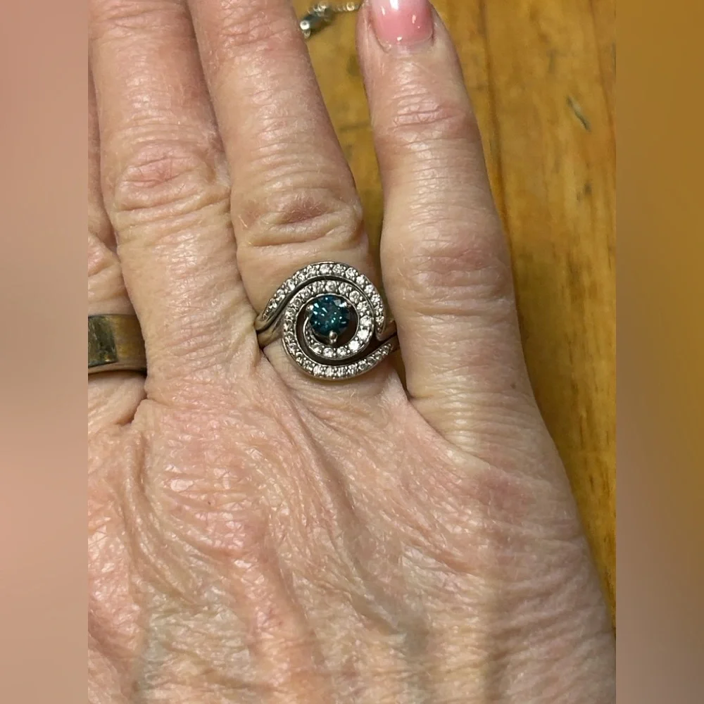 493845 14k wg NA Hoku ring paired with NA Hoku wave band. New retail  $4459.00 - Picture 5 of 6